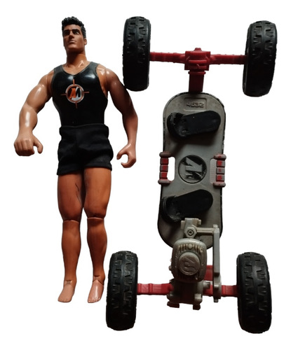 Action Man Karateka Con Patineta Motorizado (Usado)