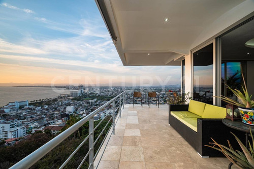 Penthouse En Venta En El Centro De Puerto Vallarta