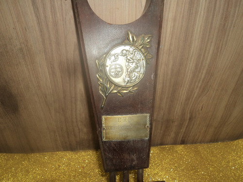 Antigo Troféu De Expoziçao 1967 Gravado No Trofeu 40cnt