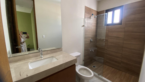 Departamento En Venta De 3 Habitaciones En Privada