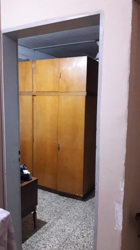 Imagen 8 de 10 de Amplia E Interesante Propiedad Compuesta De Casa De 3 Dormit