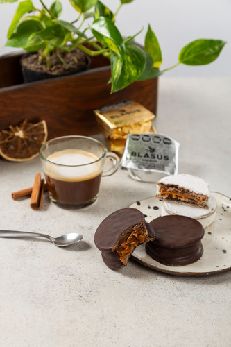Alfajor Premium Blasus Ddl C/chocolate Y Merengue 6un 450g