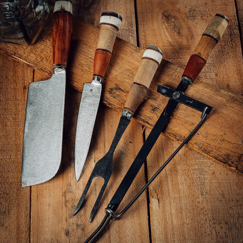 Kit Parrillero Artsanl De 5 Piezas Tabla Asador River Plate