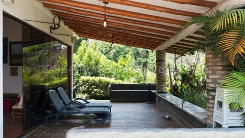Bellisima Propiedad, Casa Estilo Colonial En Venta Ubicada En Oripoto 24-27451