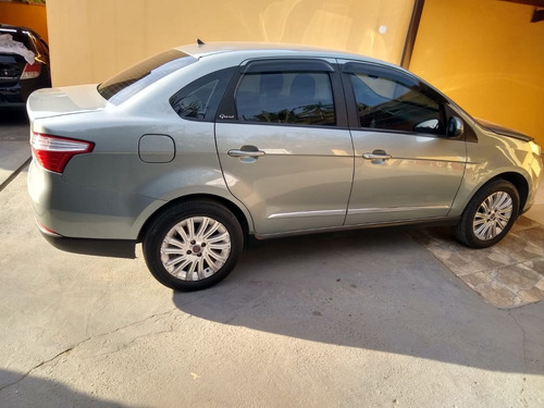 Imagem 1 de 8 de Fiat Grand Siena 2014 1.6 16v Essence Flex 4p