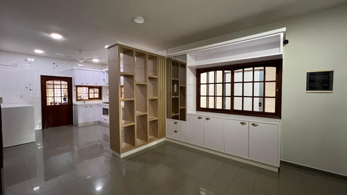 Alquilo Casa Con Piscina En Pleno Centro De Encarnación: 5 Habitaciones Y 4 Baños