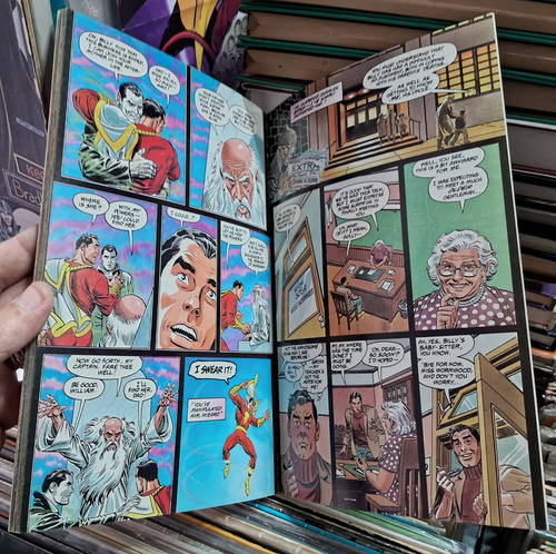 Livro Físico Hq Captain Marvel In The Power Of Shazam! By Jerry Orway Dc Comics Lettered By John Costanza Ano 1994 Idioma Inglês (Usado)