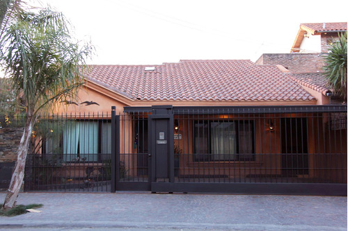 Casa Chalet  En Venta En Las Carreras, San Isidro, G.b.a. Zona Norte