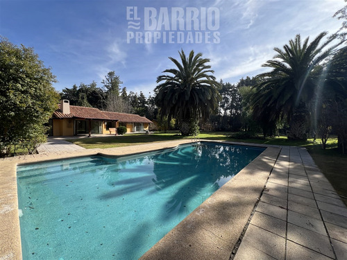 Casa En Venta En Chicureo, A Pasos Del Colegio Santa Cruz