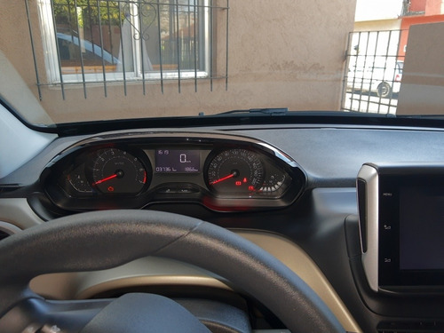 Peugeot 2008 1.6 Allure 2018