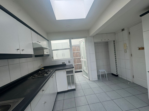 Arriendo Amplia Casa En Condominio!! 2 Estacionamientos!