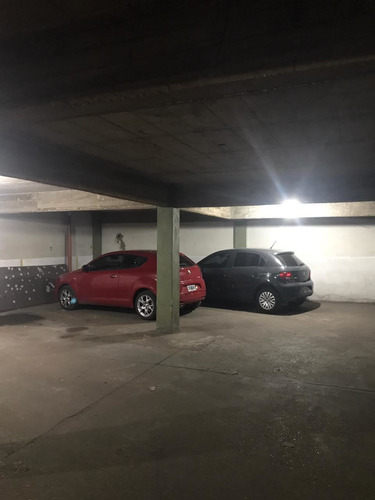 Imagen 2 de 5 de Venta De Cochera Cubierta Centro De Caseros