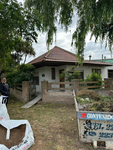 Casa De 3 Amb C/ Dep  Quincho Y Garage Zona Los Pinares 