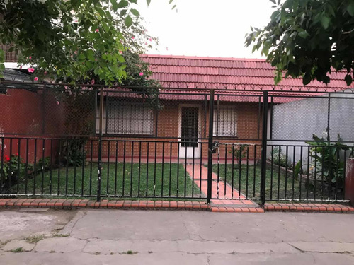 Casa De 2 Dormitorios Barrio Los Hornos, La Plata