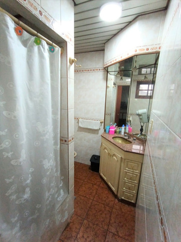 Excelente Chalet 4 Ambs Con Patio, Quincho, Gge
