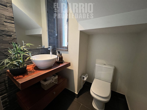Casa En Venta De 5 Dorm. En Piedra Roja, Chicureo