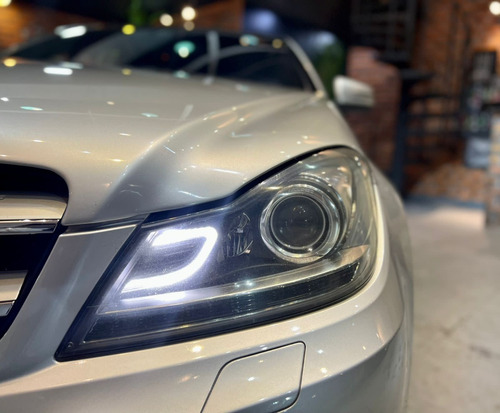 Imagem 4 de 17 de Mercedes C250