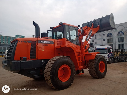 Imagem 9 de 15 de Pá Carregadeira Doosan Dl300 2010*17.3ton. *revisada*repasse