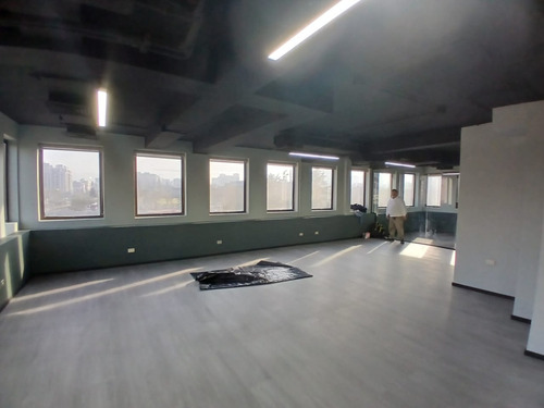 Excelentes Oficinas Panta Libre De 359 M2 Recién Remodelada