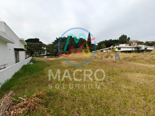 Terreno En Venta En Lomas De Cocoyoc Con Acceso Directo Al Campo De Golf