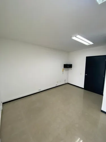 Oficina En Arriendo En Ciudad Jardín. Cod A11551