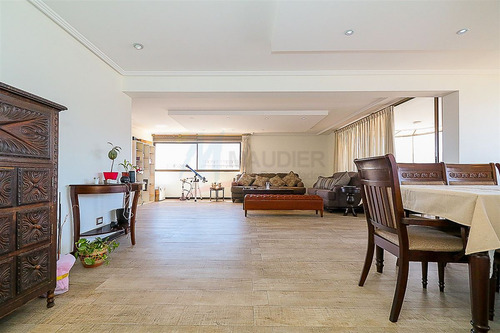 Con Vista Panorámica De 360°, Completamente Remodelado.