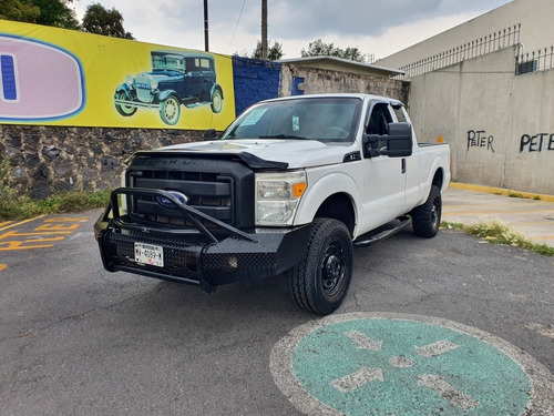 Imagen 4 de 9 de Ford F-350 Pickup Cabina Y 1/2
