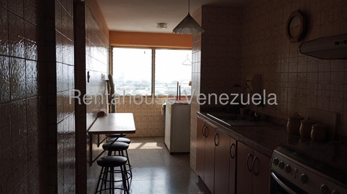 Maria E. Vende Con Excelente Ubicación Y Amoblado Apartamento En Centro, Lara#25-18761**3h 3b 95m2