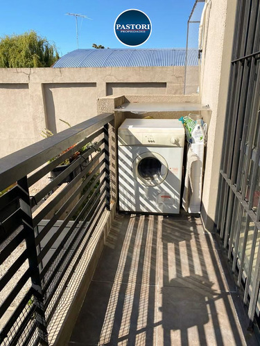 Venta De Departamento De 2 Amb Con Balcon Y Cochera