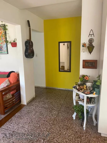 Casa En Venta 1 Dormitorio, 2 Baños, Patio Con Parrillero Y Cochera-alle Dr. José Irureta Goyena-villa Española