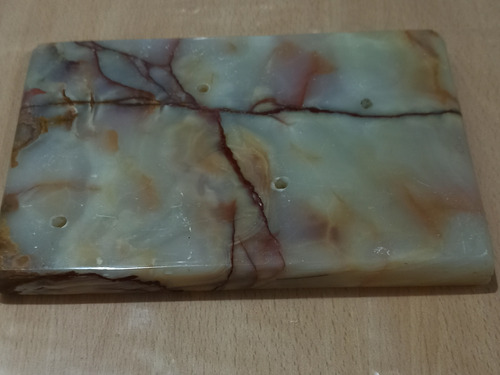 Recorte Mármol Onix Mica Ahujereado Rojo (Usado)