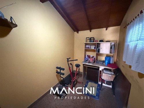 Casa En Venta De 6 Ambientes Con Cochera, Quincho Y Dependencia - Jose León Suarez
