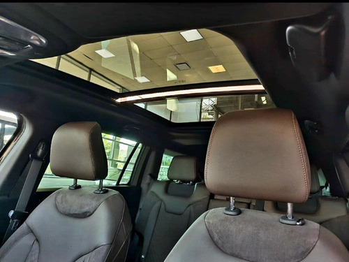 Imagen 14 de 20 de Jeep Commander 2023 2.0 Td380 At9 4x4 7pas Overland
