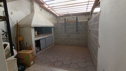 Venta En Bloque Casa + Dos Deptos Cupani Córdoba
