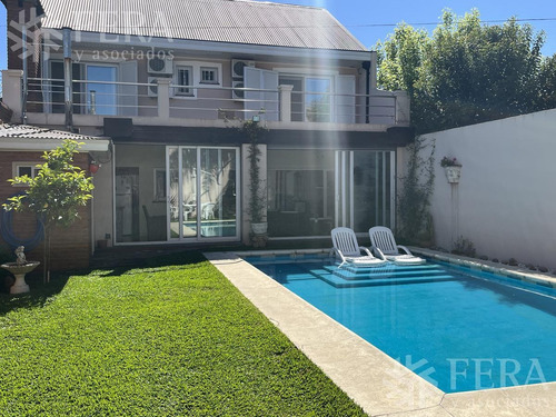 Imagen 1 de 30 de Venta Casa De 4 Ambientes Con Cochera, Galeria Y Patio Con Piscina En Wilde (28501)