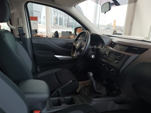 Imagen 6 de 25 de Nissan Frontier 2023 2.3t S 4x2 Mt L22