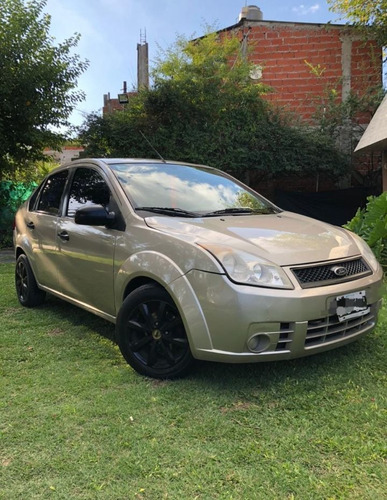 Imagen 12 de 12 de Ford Fiesta Max Ambiente Mp3