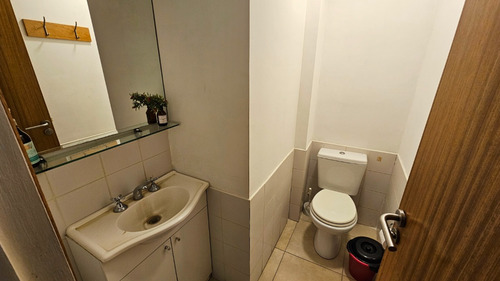 En Venta. Semipiso De Oficina Al Frente Con Cochera Propia. Zona Chauvin.