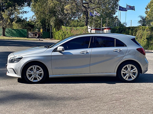 Imagen 8 de 16 de Mercedes Benz A200 Urban At 2018