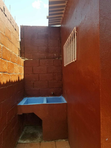 Imagen 4 de 30 de Casa De 3 Cuartos Sala Cocina Jardín 1 Baño Lavadero