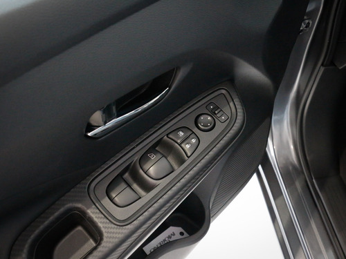 Imagem 10 de 14 de Nissan Versa Sense 1.6 (flex)