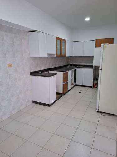 Venta Apartamento De Playa, La Guaira, Urb. Tanaguarenas