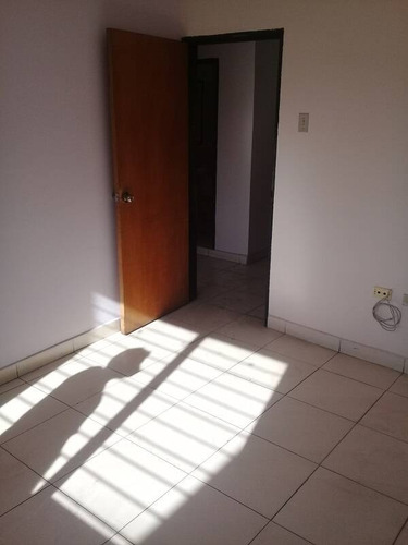 Imagen 9 de 17 de Katherine Castillo Ofrece En Alquiler Oficina Av. Cedeño Con Av. Bolivar (70 Mts2)