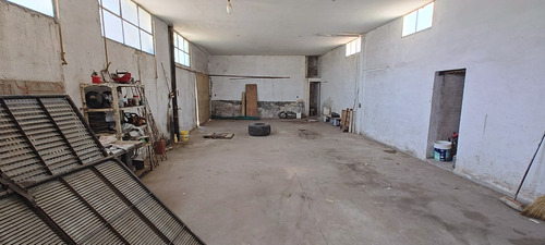 Esquina En Venta Con Galpón Y Departamento En Gualeguaychú.