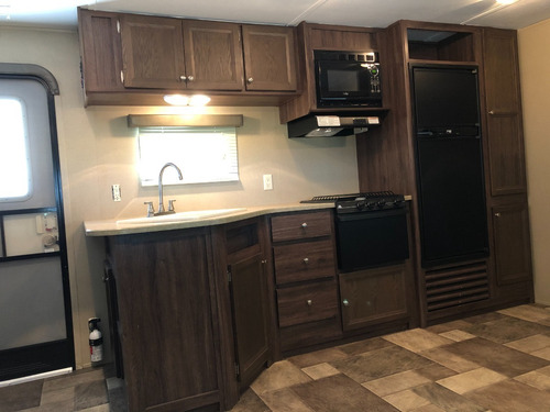 Imagen 6 de 15 de Motor Home Casa Rodante 2016 Coleman 28 Pies Trailer Home Ac