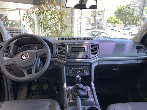 Imagen 7 de 25 de Volkswagen Amarok Trendline 4x4 Mt 140cv Financio Leasing