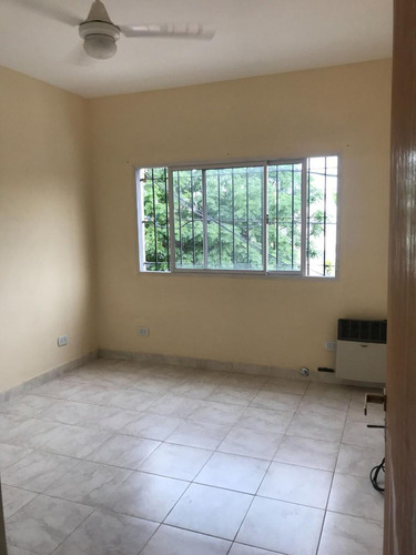 Ph En Venta - 5 Dormitorios 4 Baños - 299mts2 - Rafael Calzada, Almirante Brown
