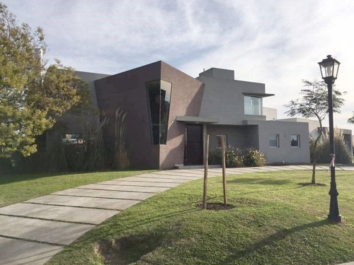 Imagen 2 de 30 de Casa Chalet En Alq. Temporario En Santa Teresa, Villanueva, Tigre