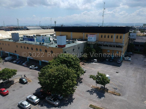 Extraordinario Espacio Comercial En Alquiler Ideal Para Cadena De Supermercados, Tiendas Por Departamentos Y Afines Ya Que Posee Gran Potencial Por Su Ubicacion Estrategica 