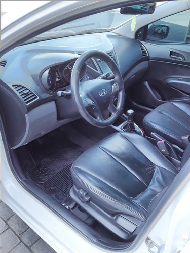 Imagem 5 de 10 de Hyundai Hb20s Comfort Plus 1.0 Branco 2015